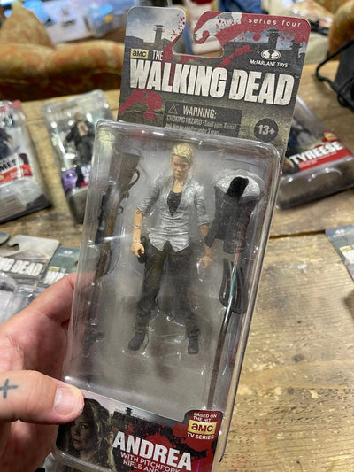 action figure Andrea The Walking Dead Mcfarlane Retrogame